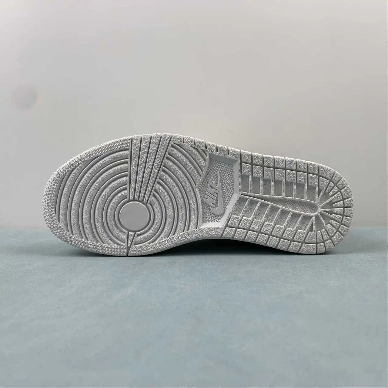 Air Jordan 1 Low MS0232 11
