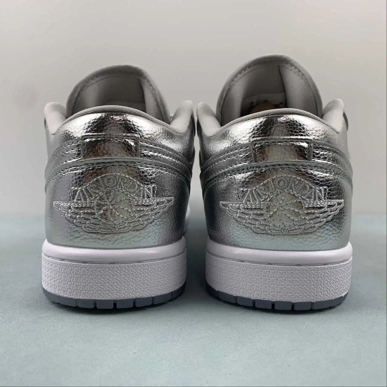 Air Jordan 1 Low FN5030-001 thumbnail 4