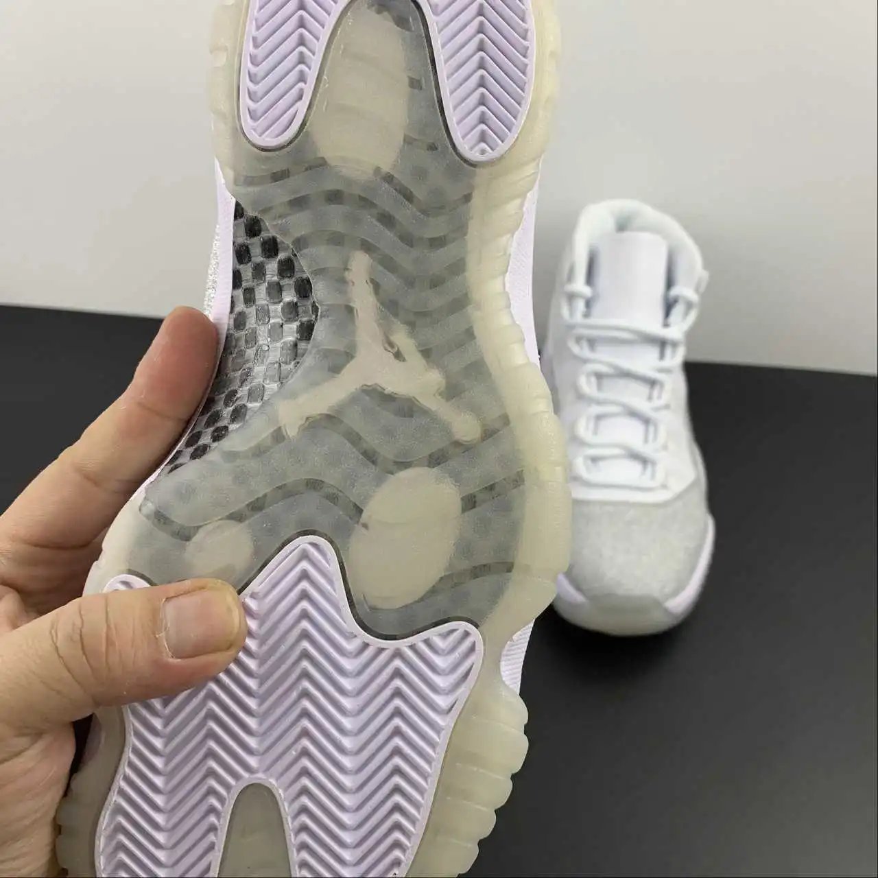 Air Jordan 11 AR0715-100 10