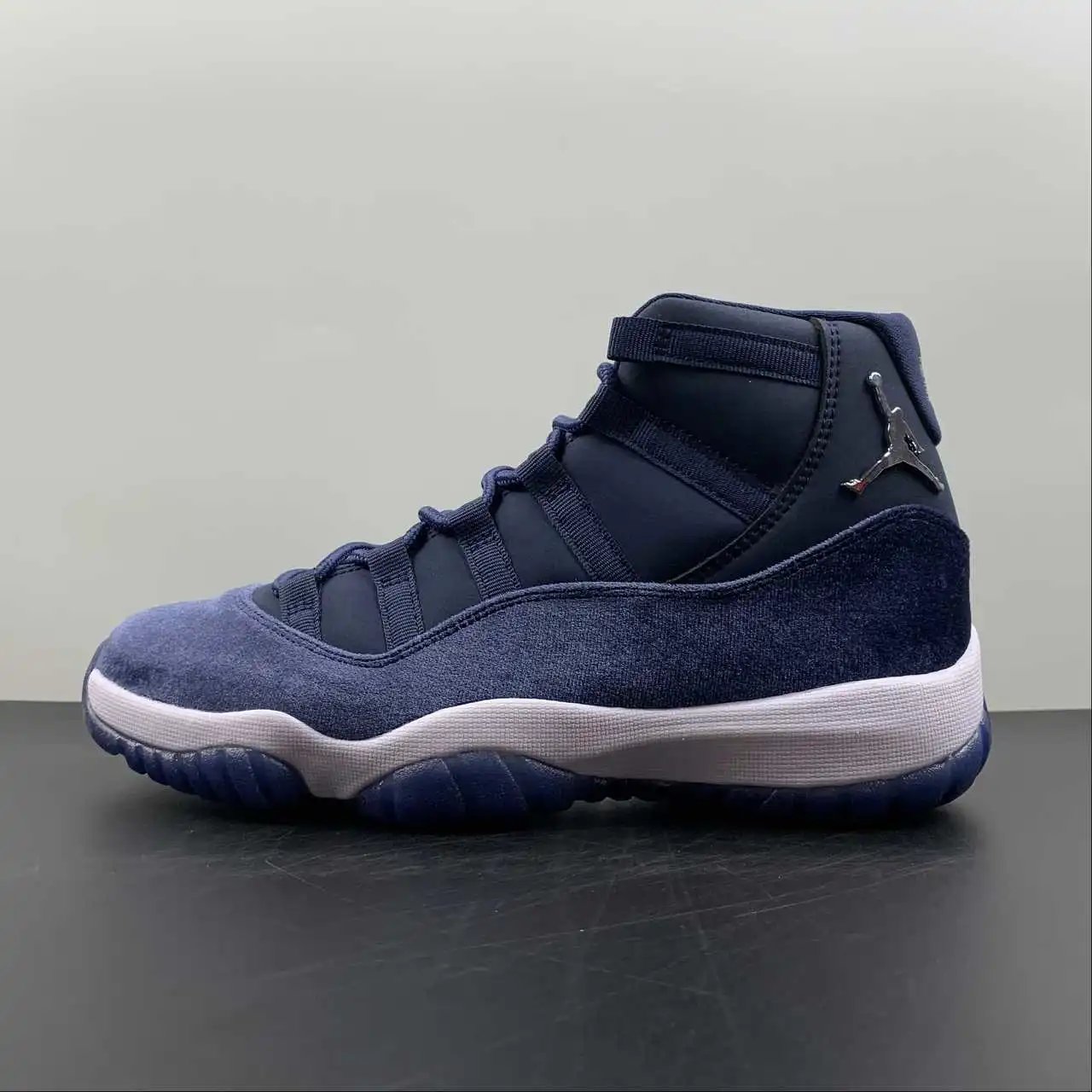 Air Jordan 11 AR0715-441 6