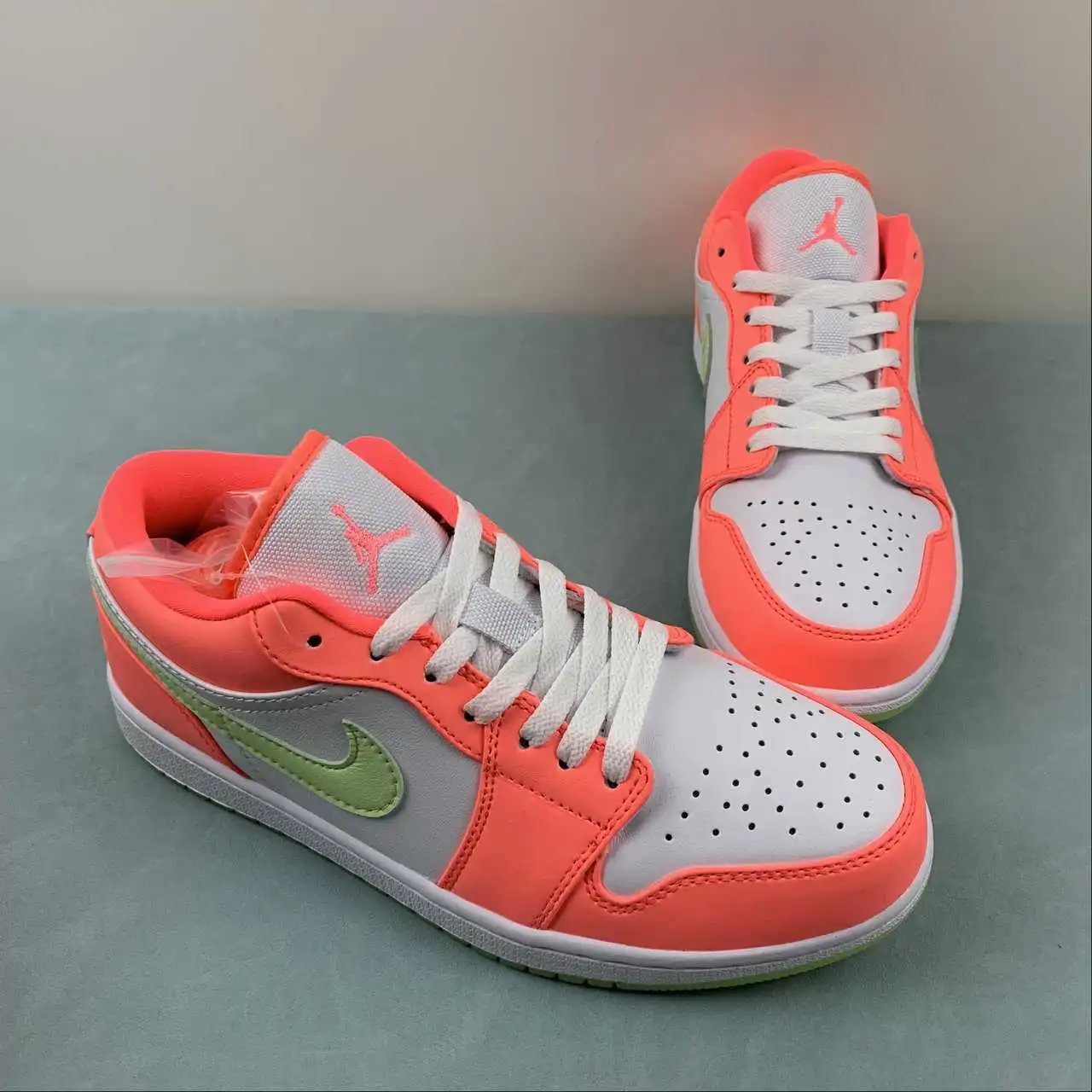 Air Jordan 1 Low FN6772-671 thumbnail 2
