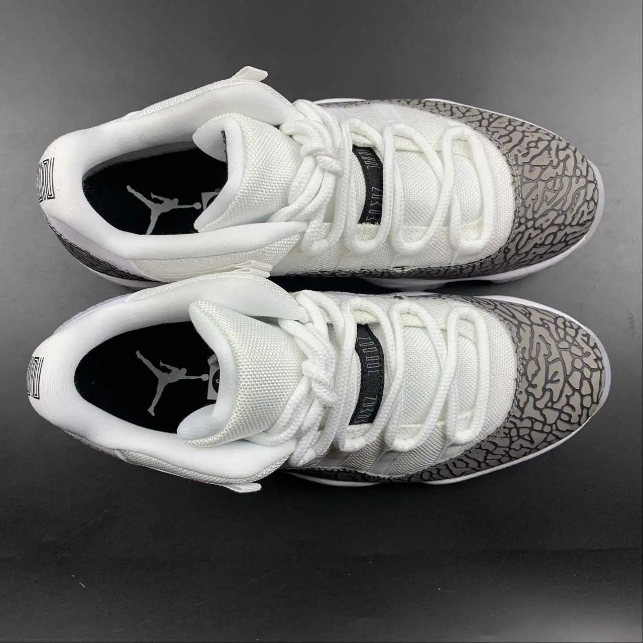 Air Jordan 11 AV2187-140 thumbnail 3
