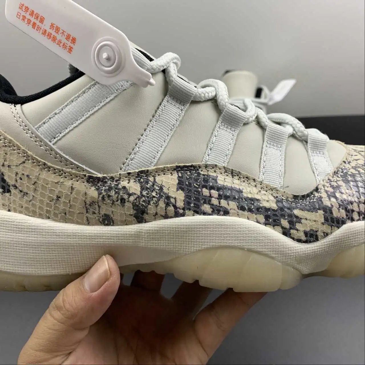 Air Jordan 11 CD6846-002 9