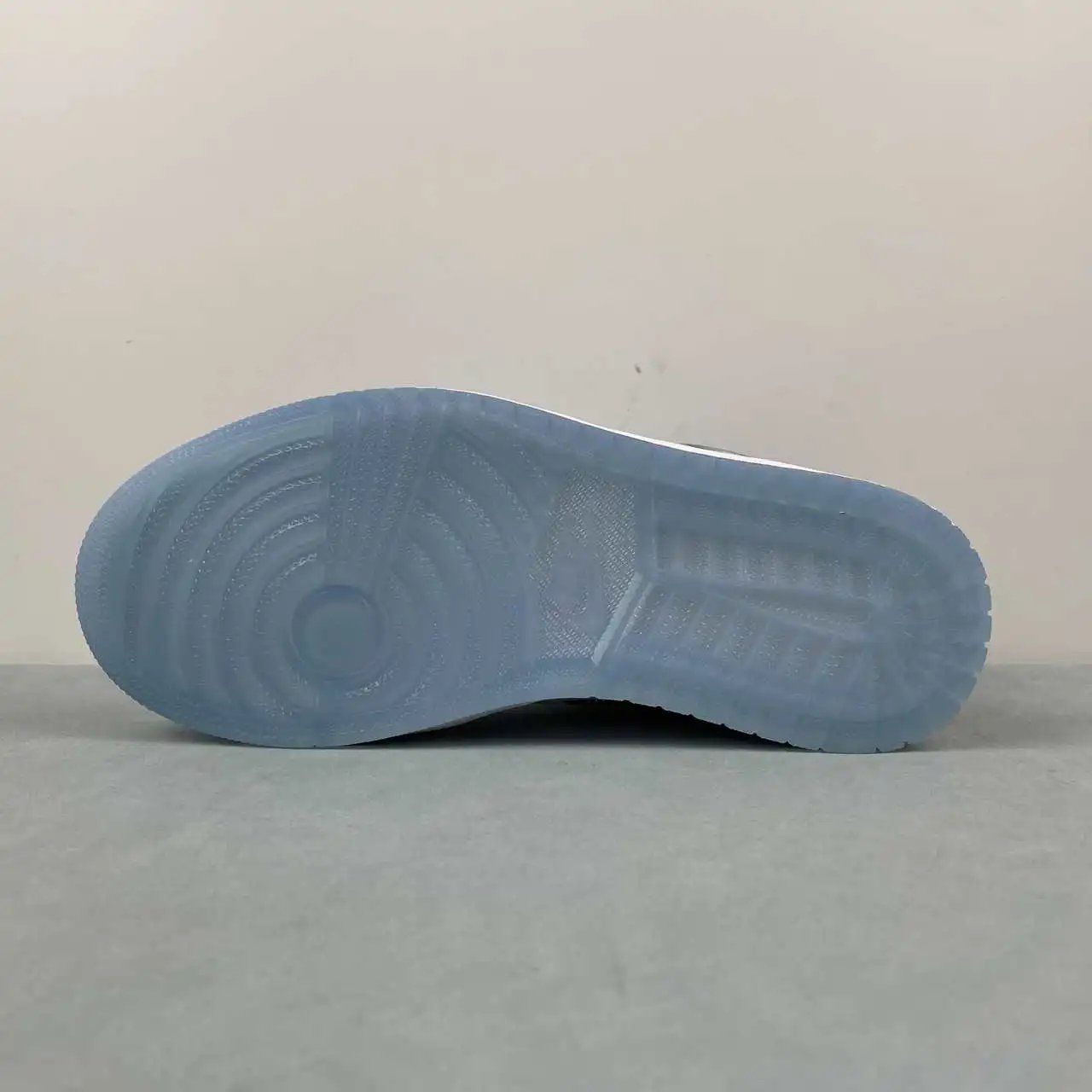 Air Jordan 1 Low FN7366-400 11