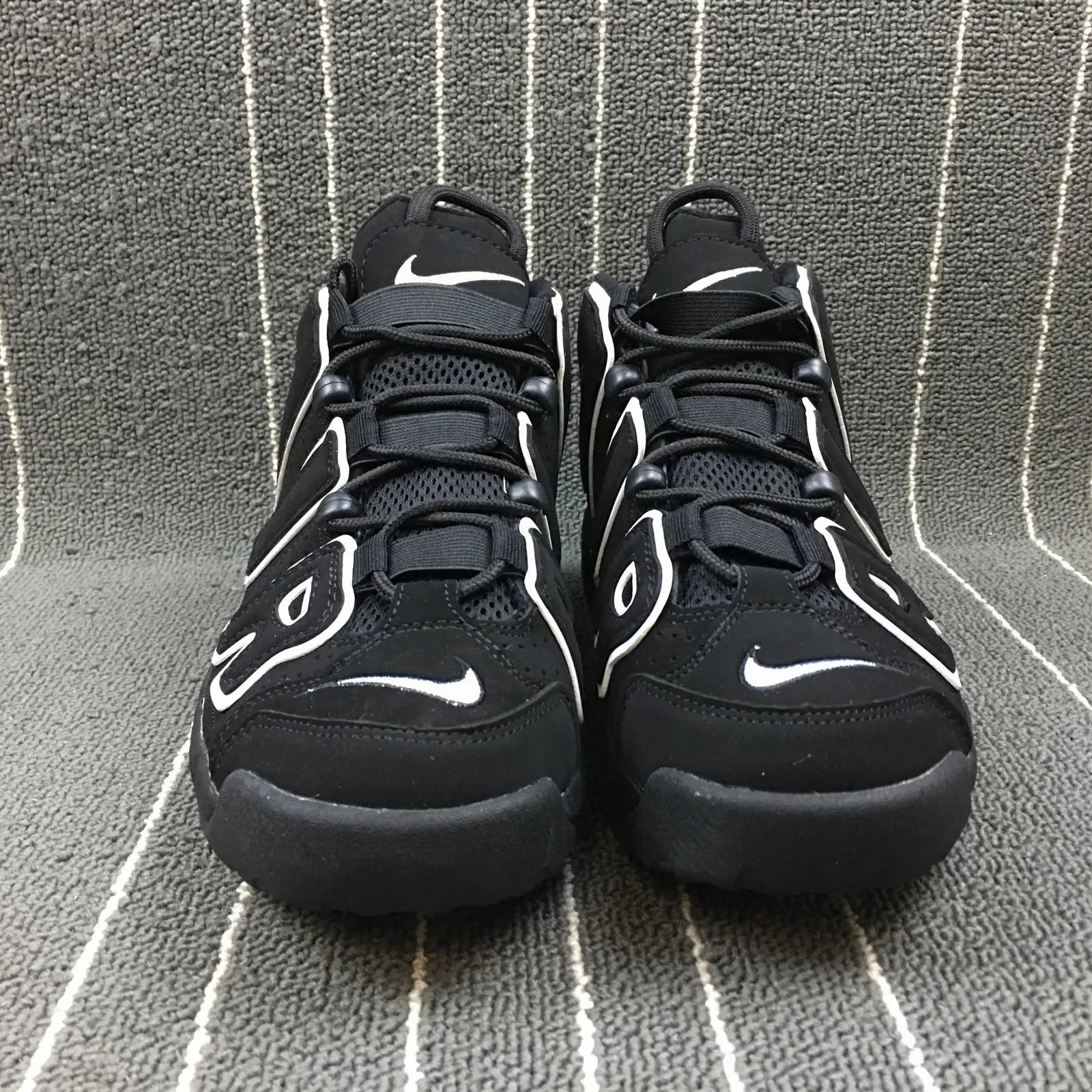Nike Air More Uptempo Black White thumbnail 3