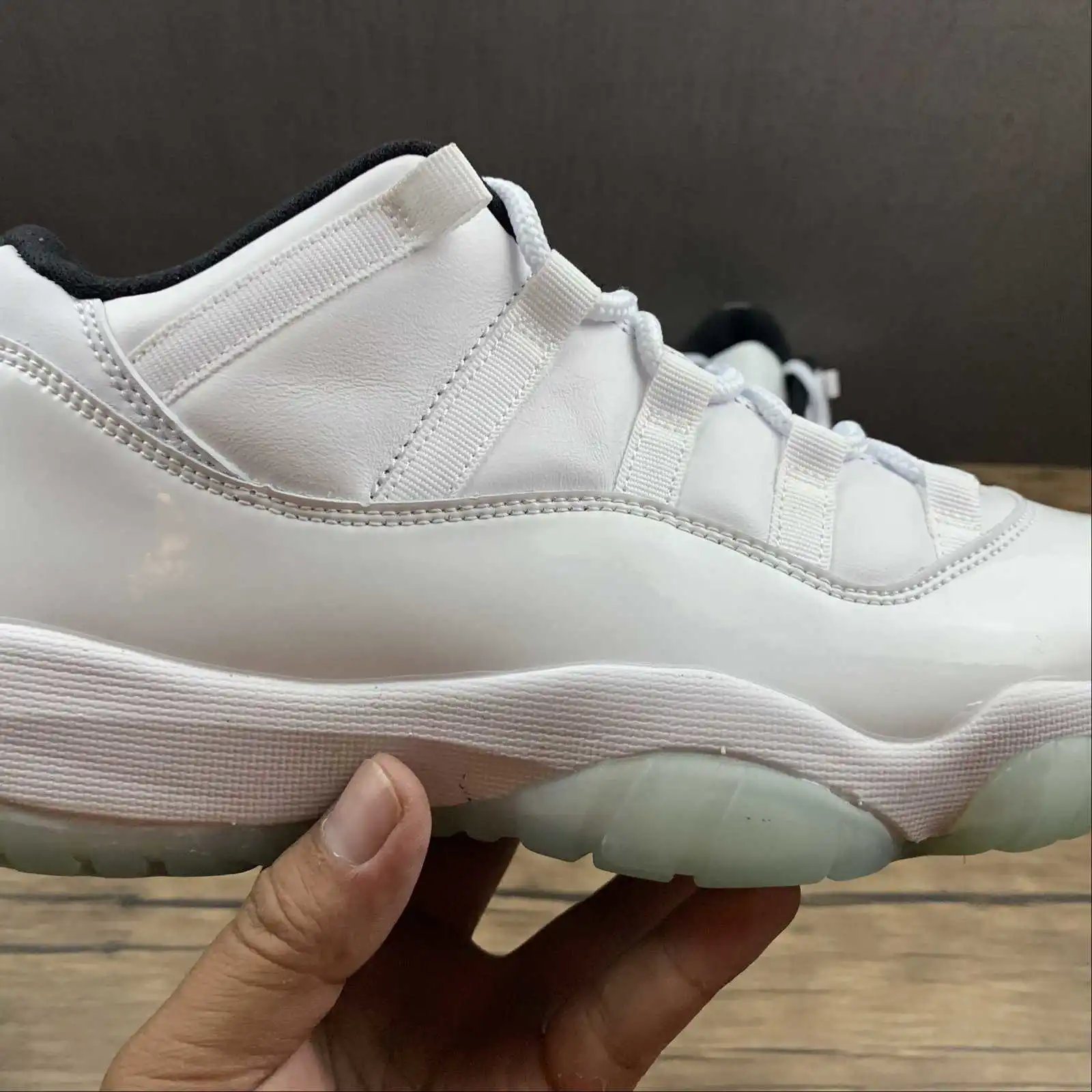 Air Jordan 11 528896-117 9