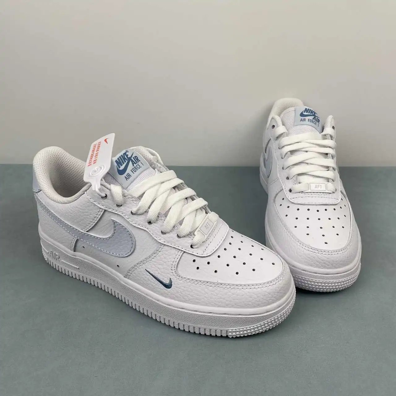 Nike Air Force 1 HV2511-100 thumbnail 2