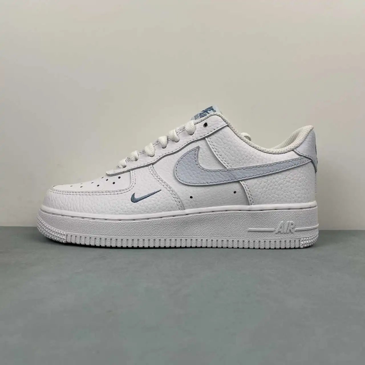 Nike Air Force 1 HV2511-100 thumbnail 4