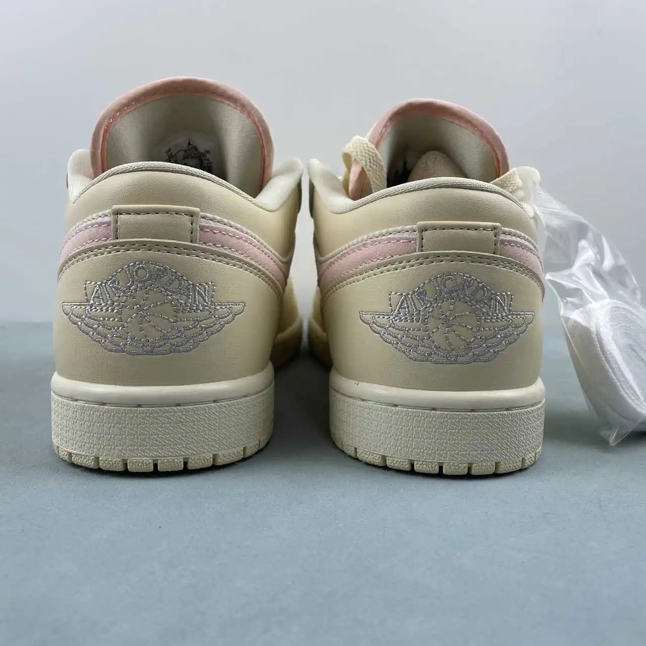 Air Jordan 1 Low FQ1925-100 thumbnail 4