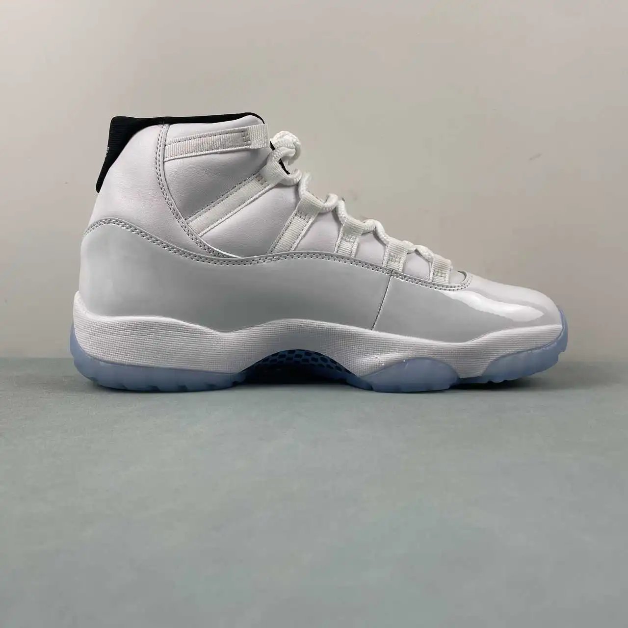 Air Jordan 11 CT8012-104 5