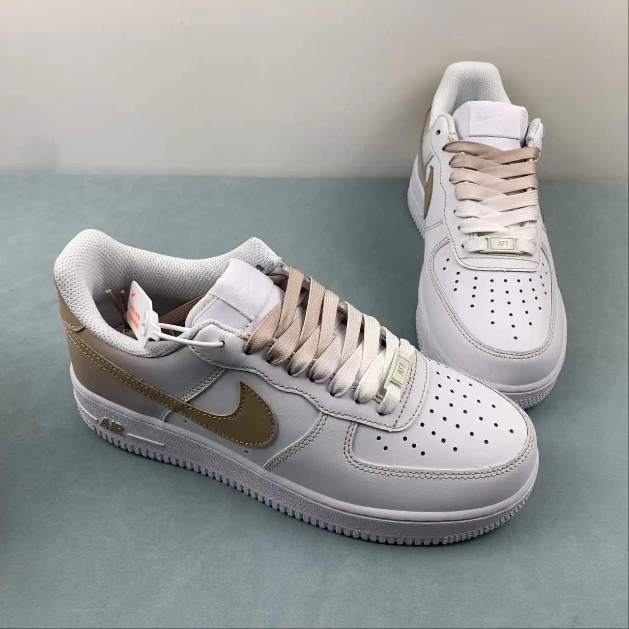 Nike Air Force 1 FN0366-104 thumbnail 2