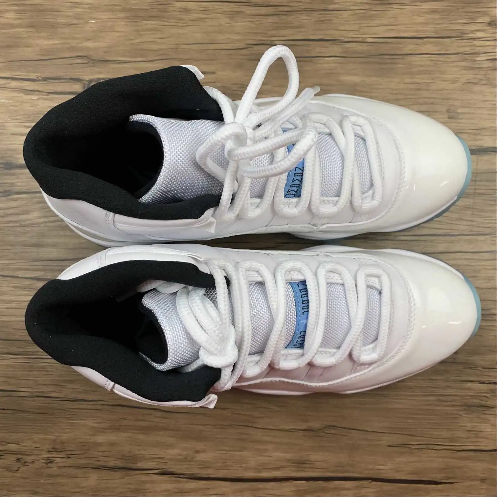 Air Jordan 11 378037-117 thumbnail 4
