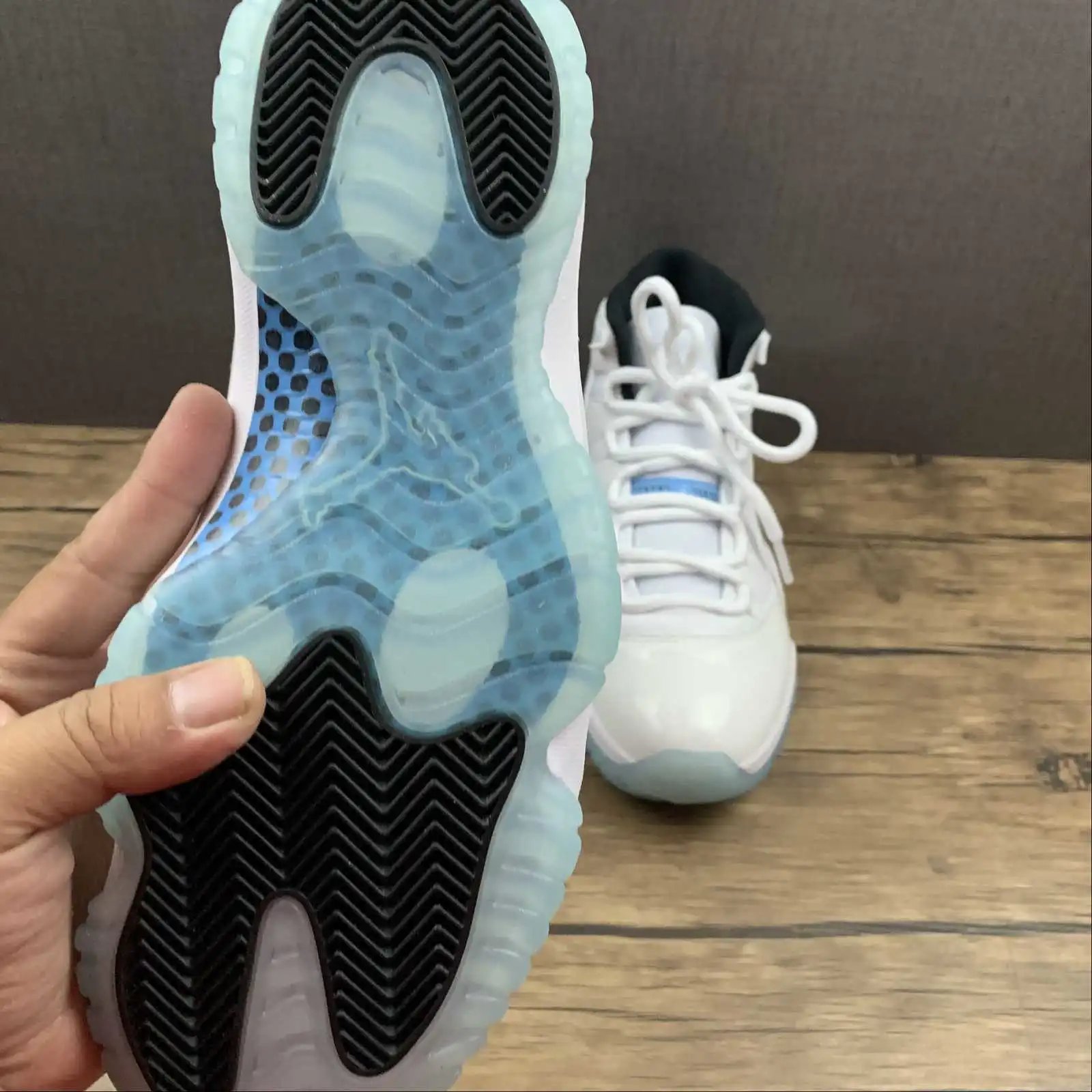 Air Jordan 11 378037-117 11