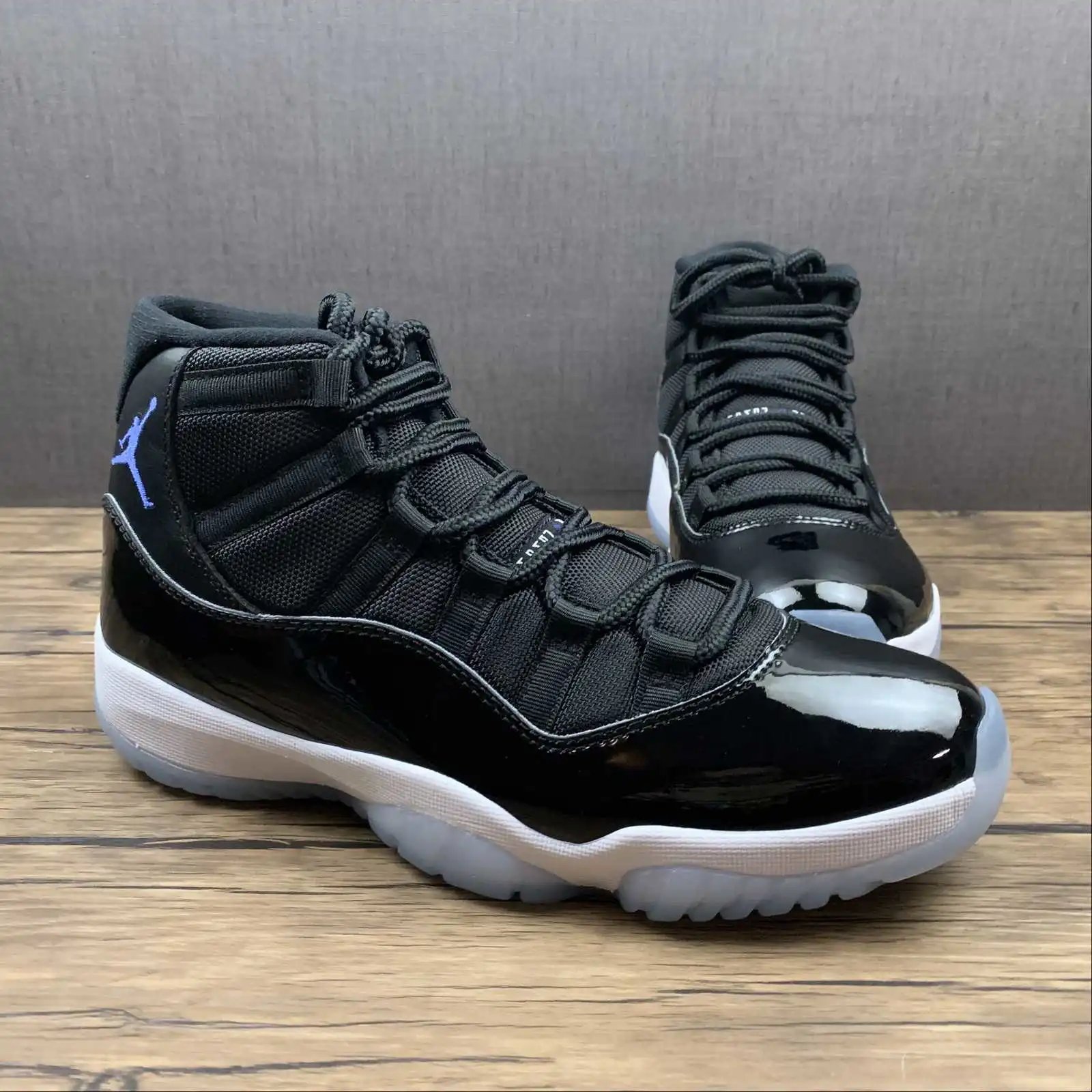 Air Jordan 11 378037-003 thumbnail 2