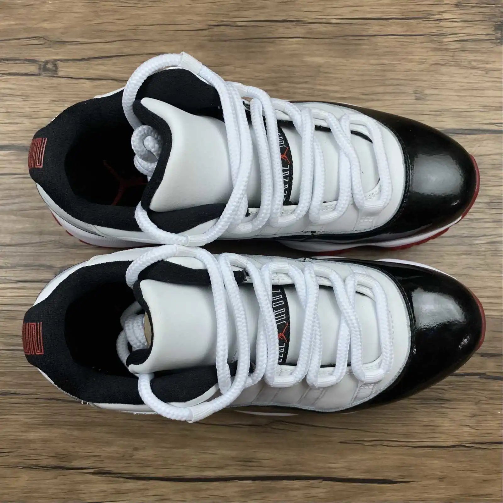 Air Jordan 11 AV2187-160 thumbnail 4