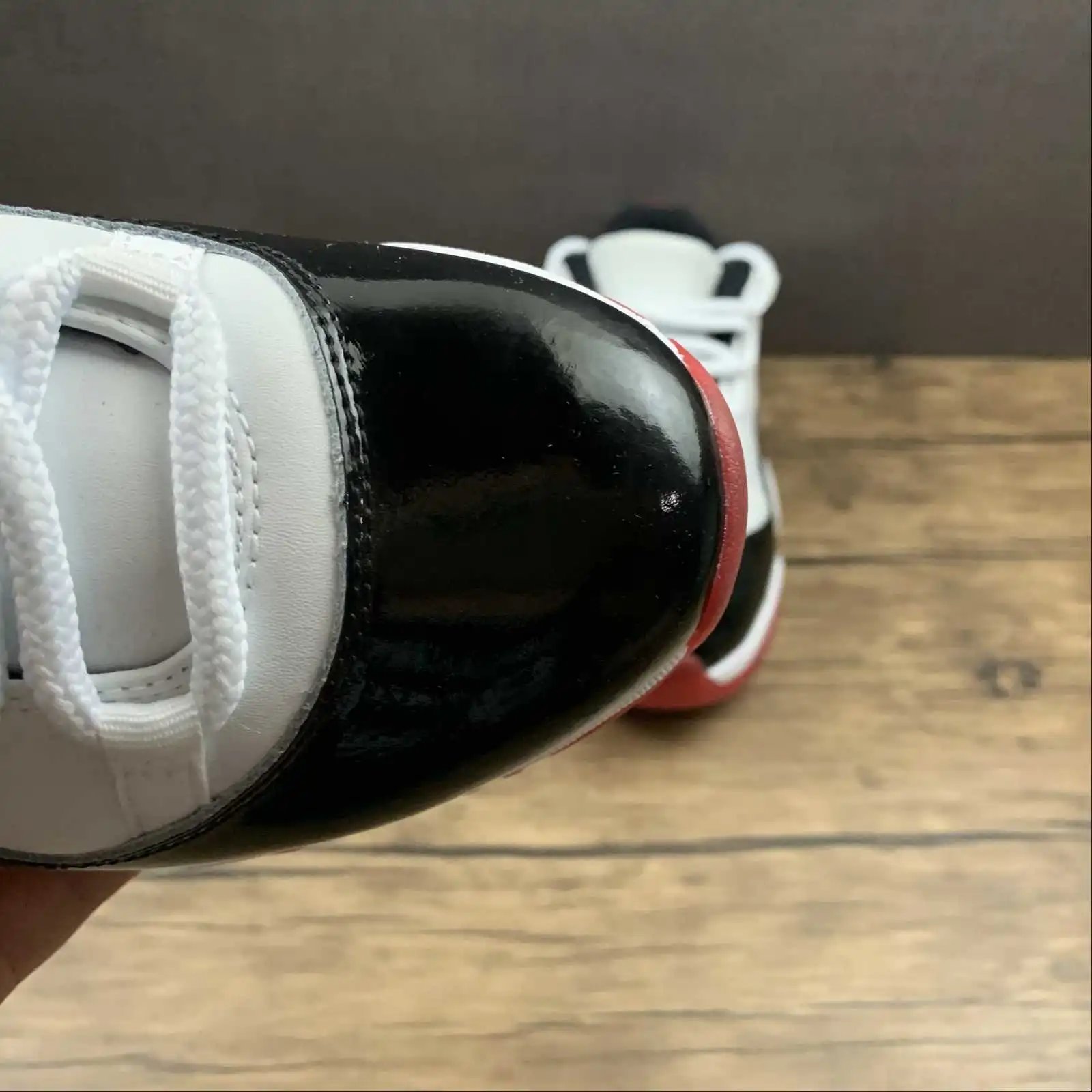 Air Jordan 11 AV2187-160 8