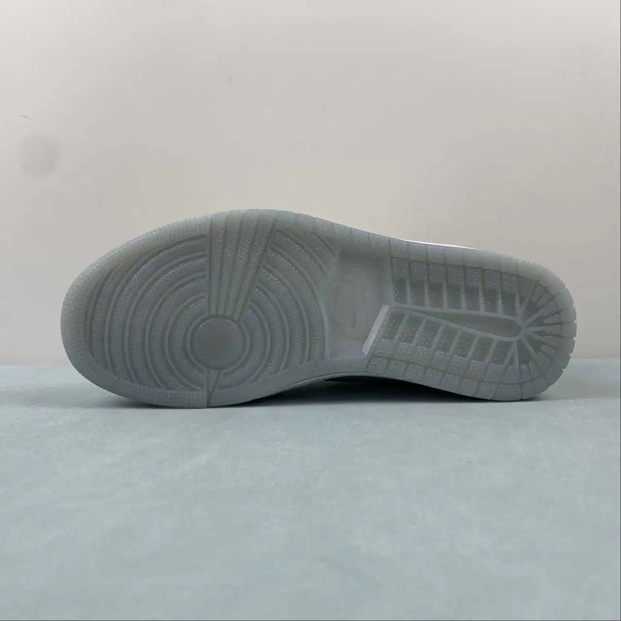 Air Jordan 1 Low FQ6593-100 11
