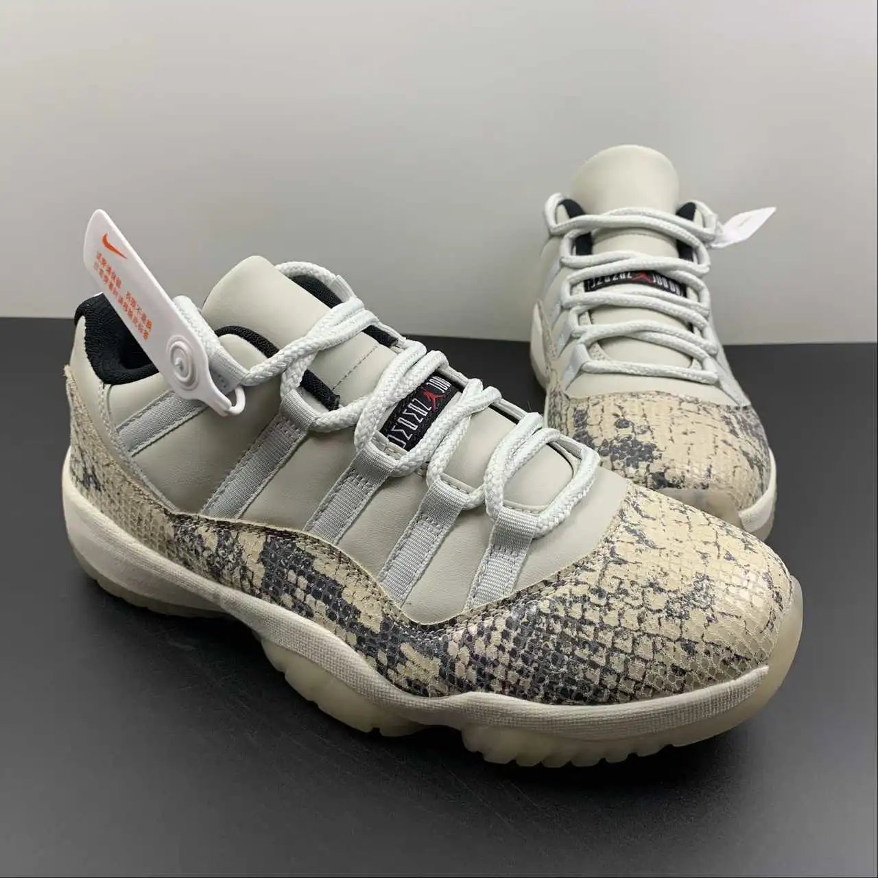 Air Jordan 11 CD6846-002 thumbnail 2