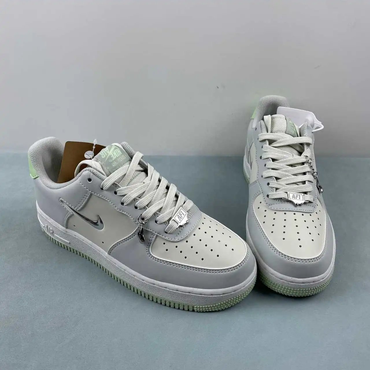Nike Air Force 1 FN8540-001 thumbnail 2
