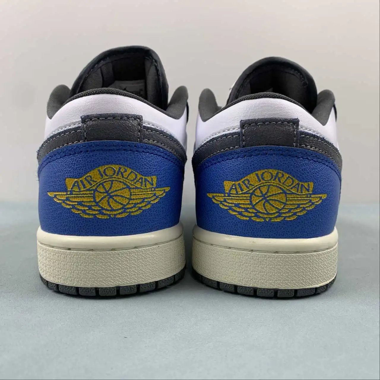 Air Jordan 1 Low FV8439-104 thumbnail 4