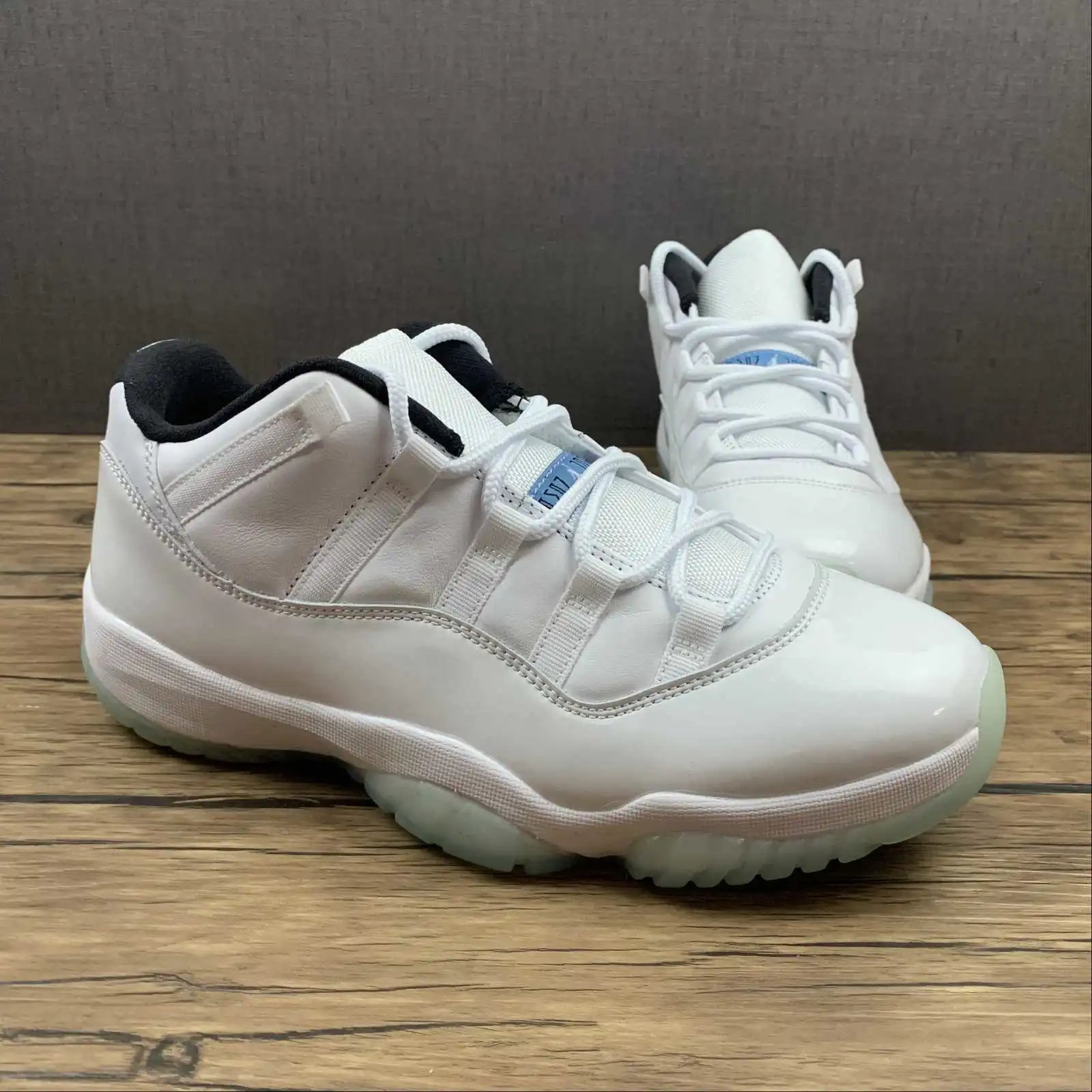 Air Jordan 11 528896-117 thumbnail 2
