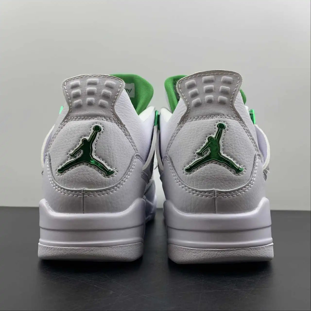 Air Jordan 4 CT8527-113 thumbnail 3