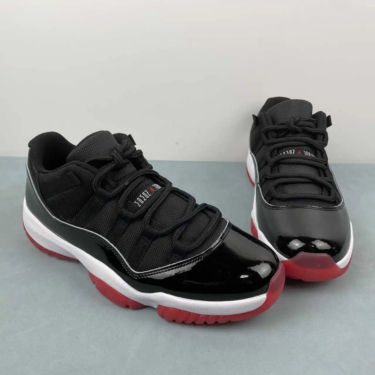 Air Jordan 11 FV5104-006 thumbnail 2