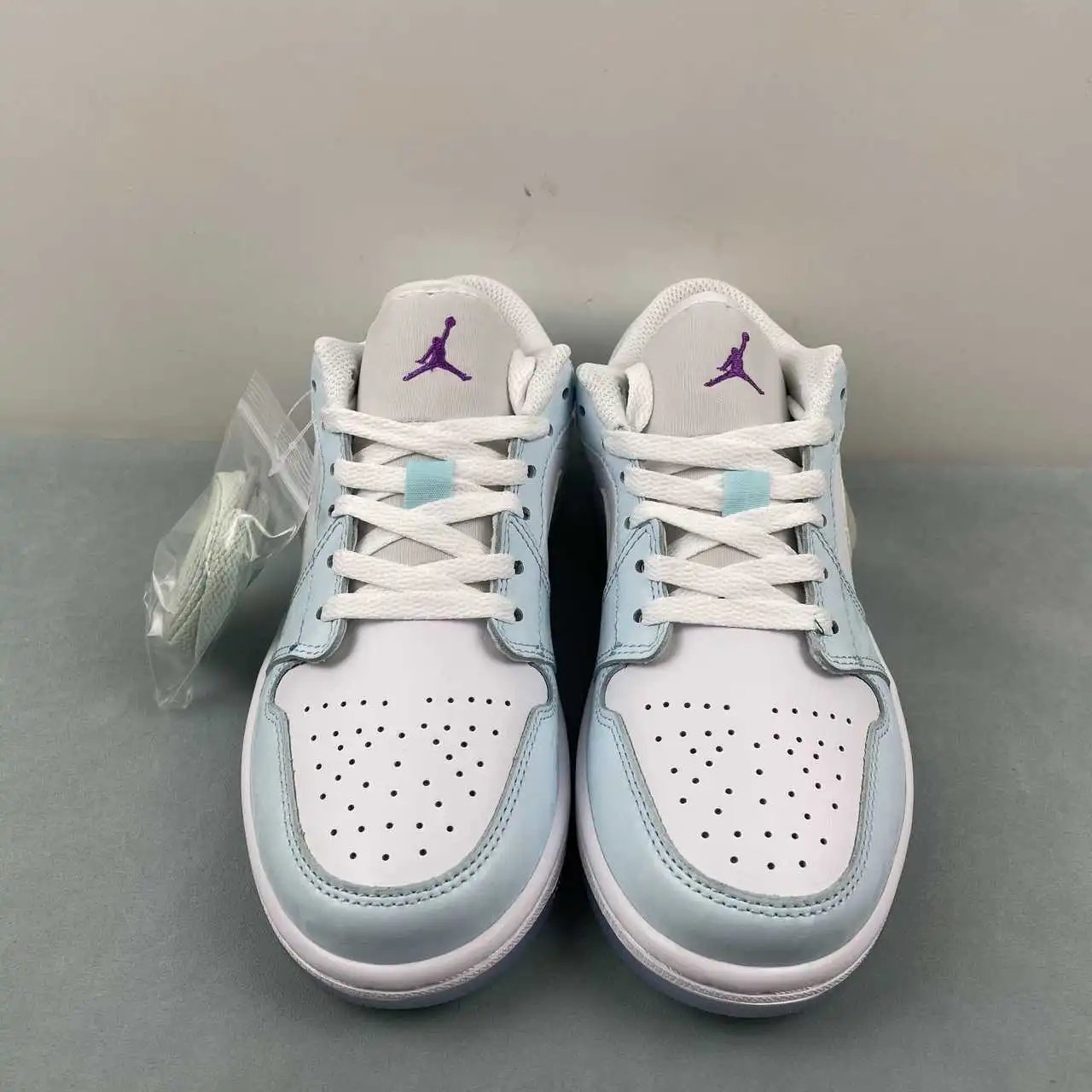 Air Jordan 1 Low HJ3481-491 thumbnail 3