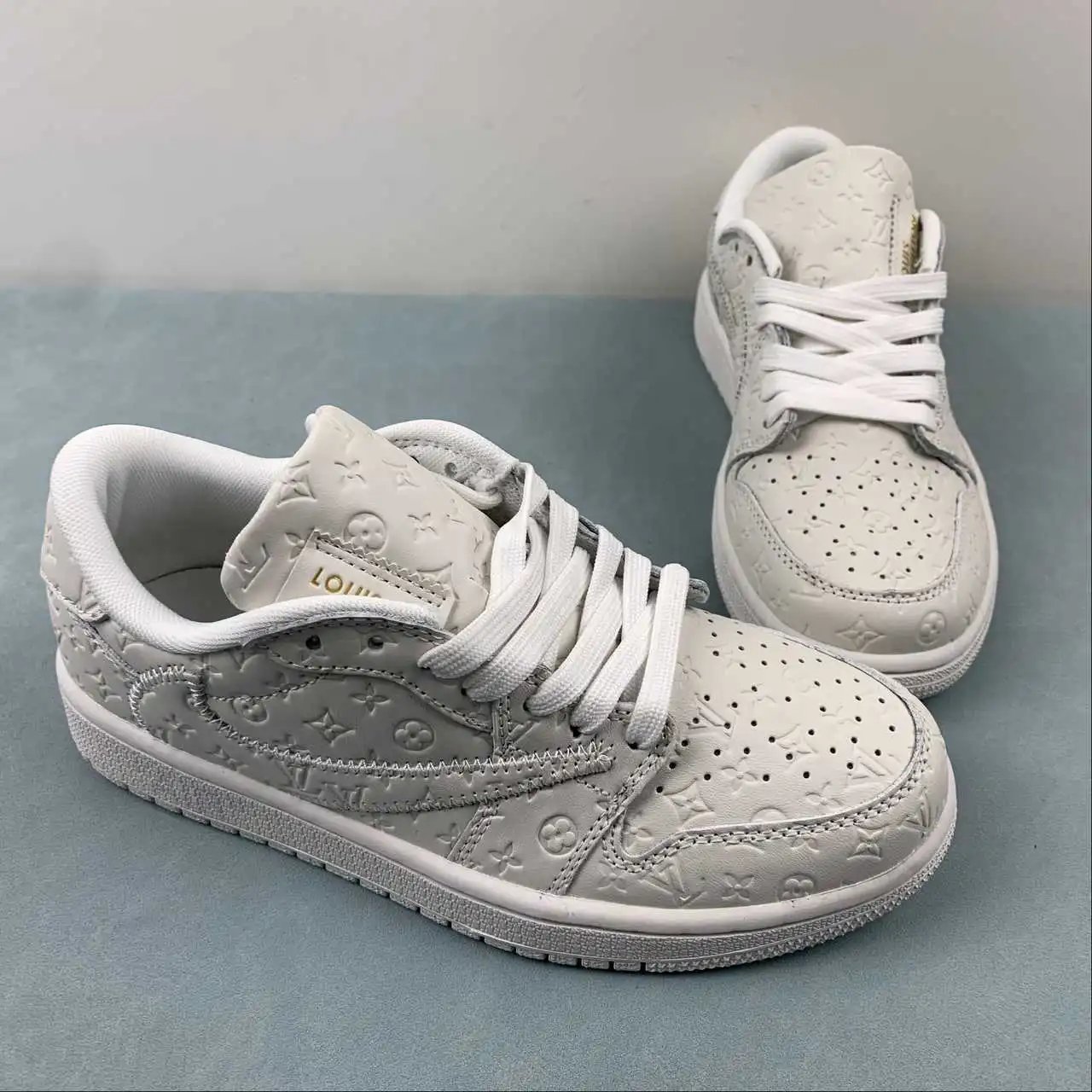 Air Jordan 1 Low MS0232 thumbnail 2