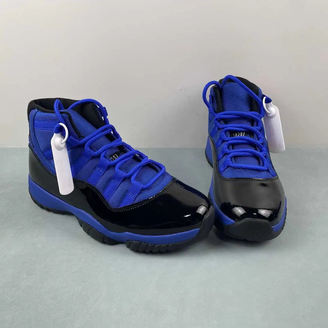 Air Jordan 11 CT8012-400 thumbnail 2