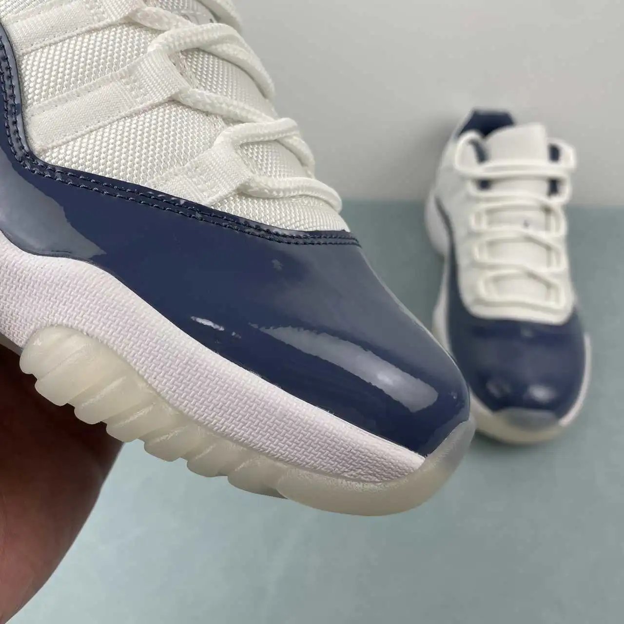 Air Jordan 11 FV5104-104 9