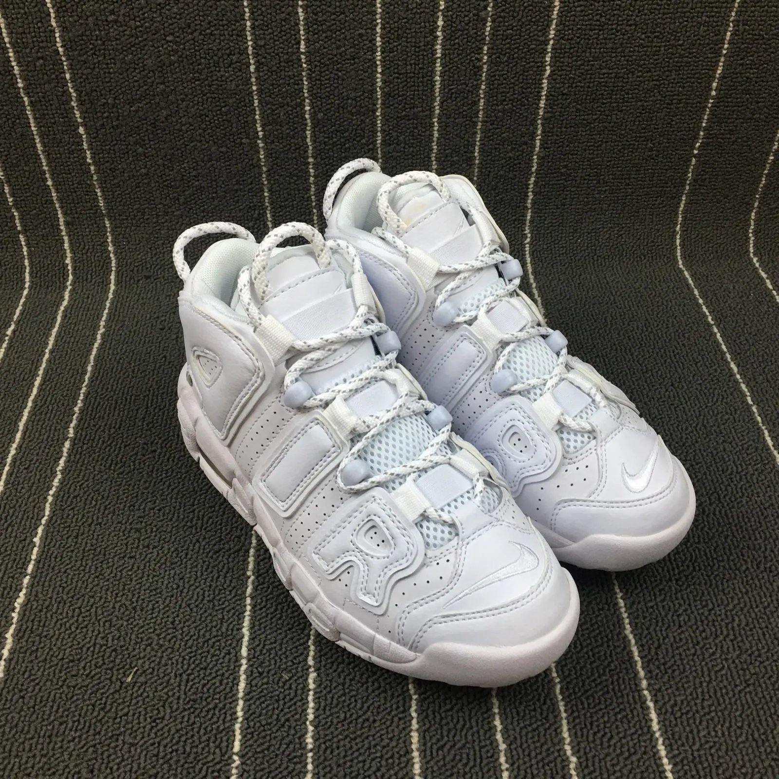 Nike Air More Uptempo Triple White thumbnail 4