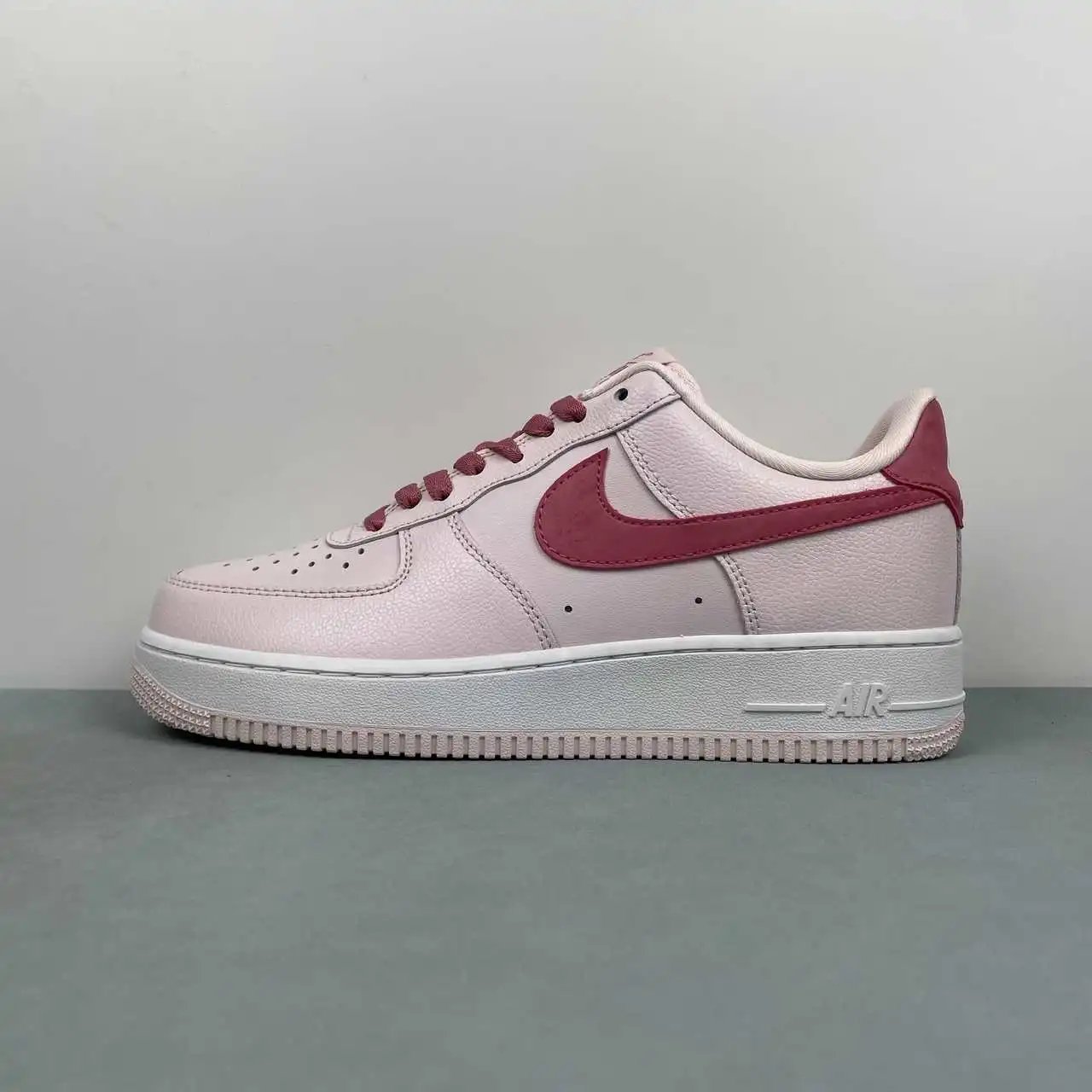 Nike Air Force 1 IO8755-600 thumbnail 4