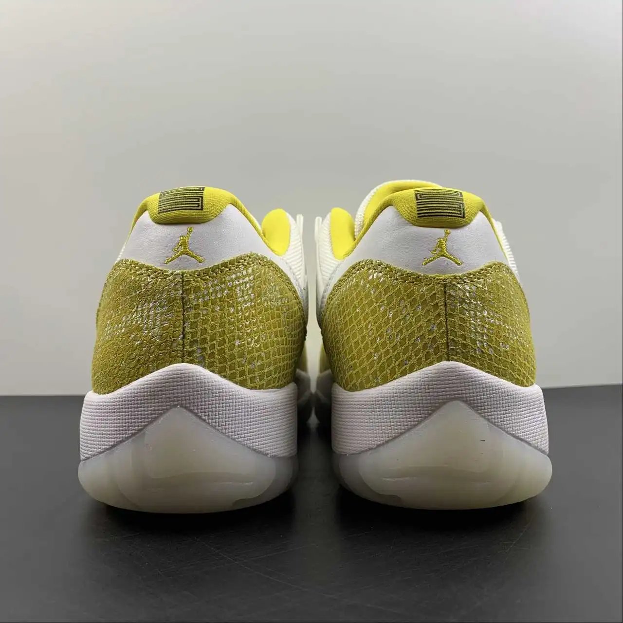 Air Jordan 11 AH7860-107 thumbnail 3