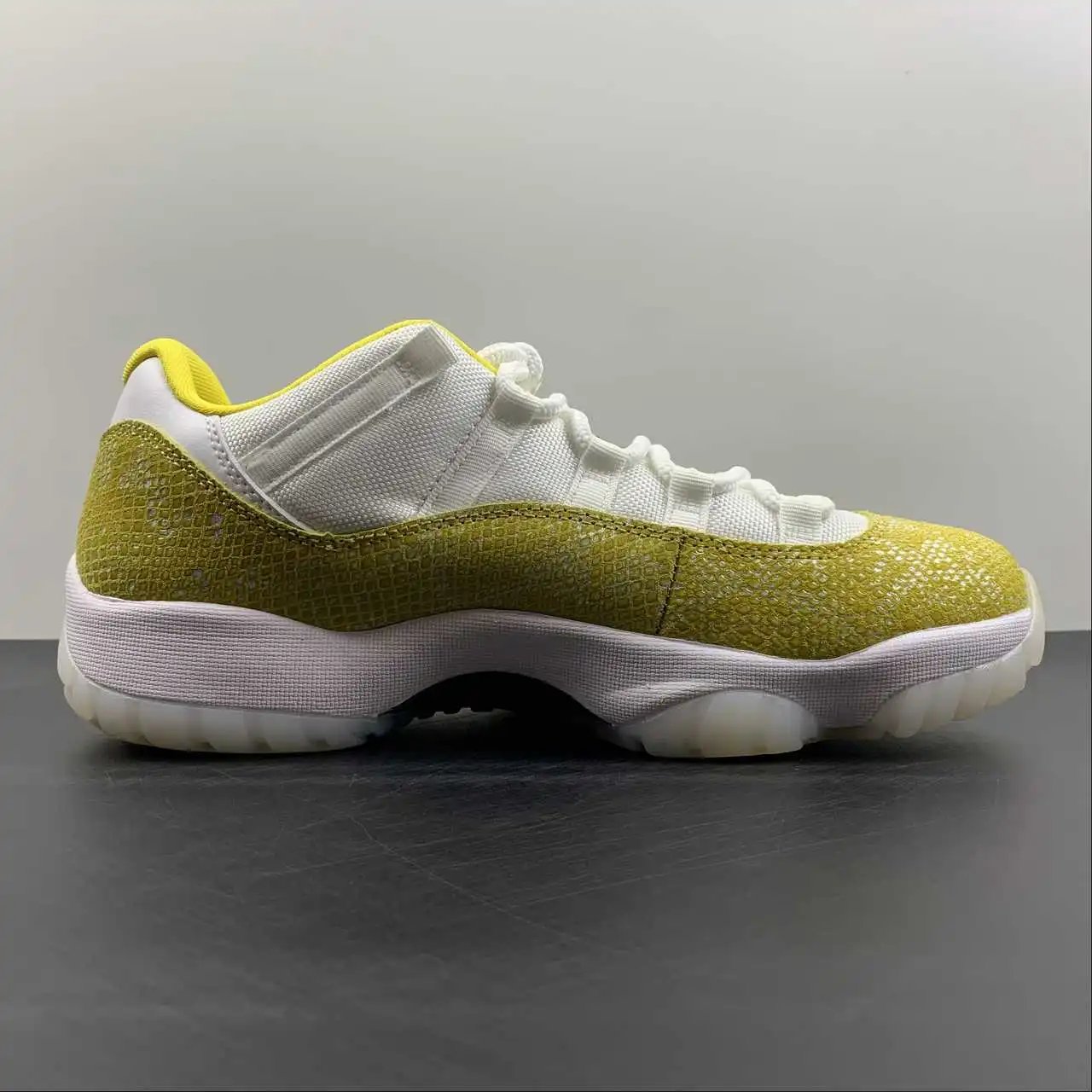 Air Jordan 11 AH7860-107 5
