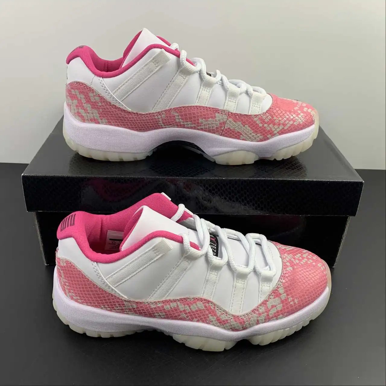 Air Jordan 11 AH7860-106