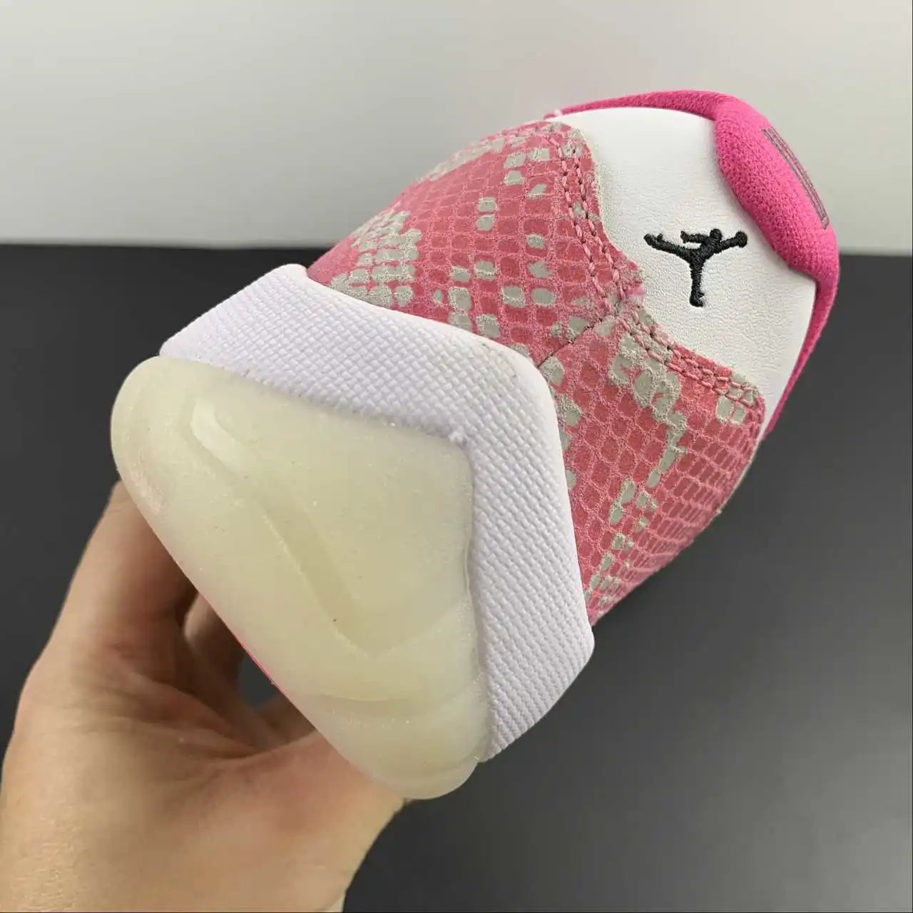 Air Jordan 11 AH7860-106 9