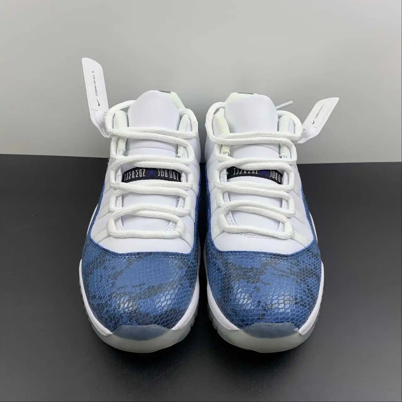 Air Jordan 11 CD6846-102 thumbnail 3