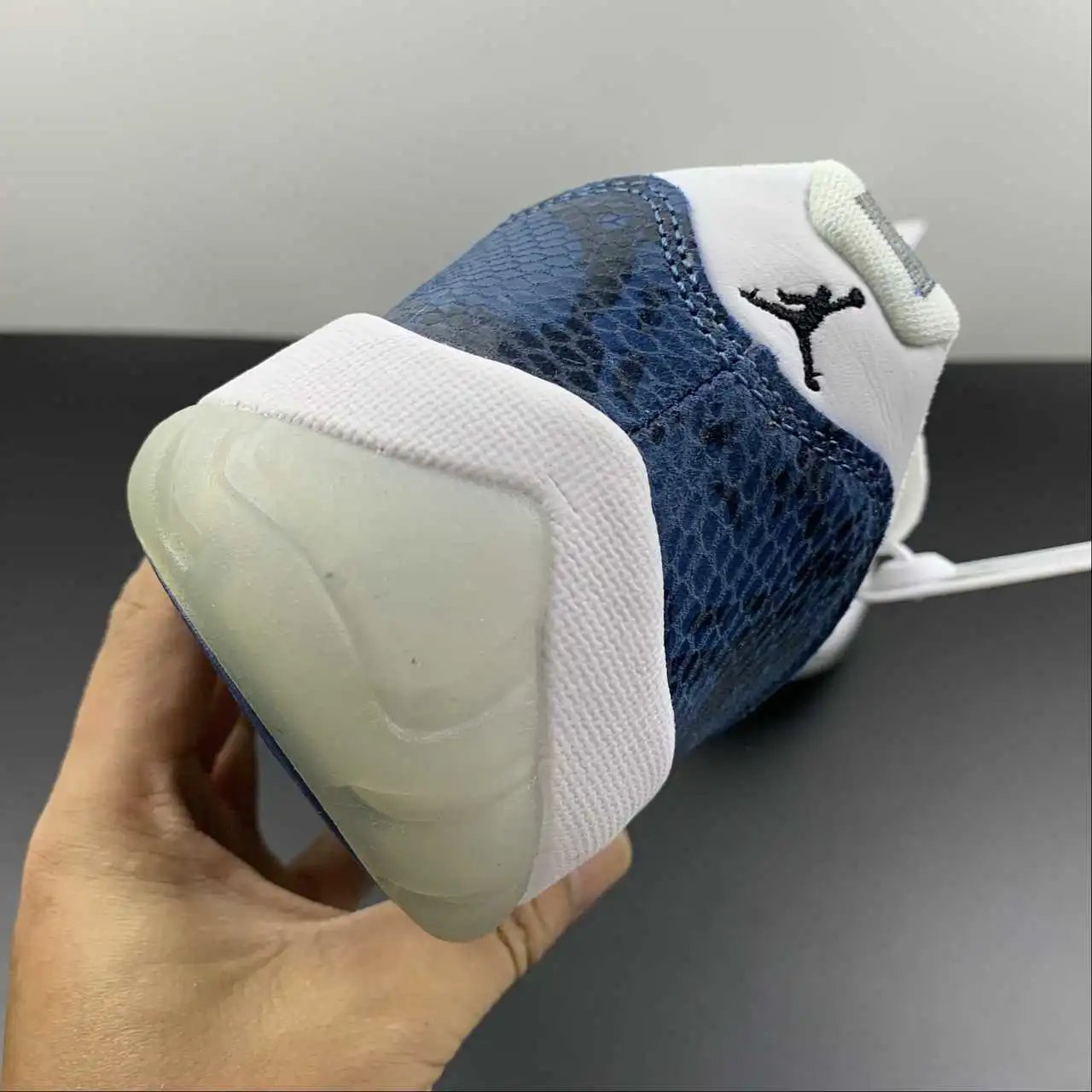 Air Jordan 11 CD6846-102 10