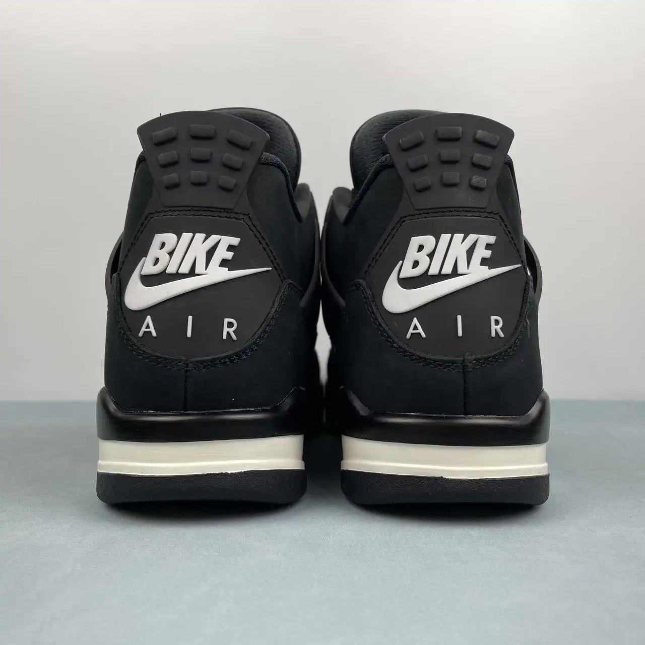 Air Jordan 4 HF4340-001 thumbnail 3