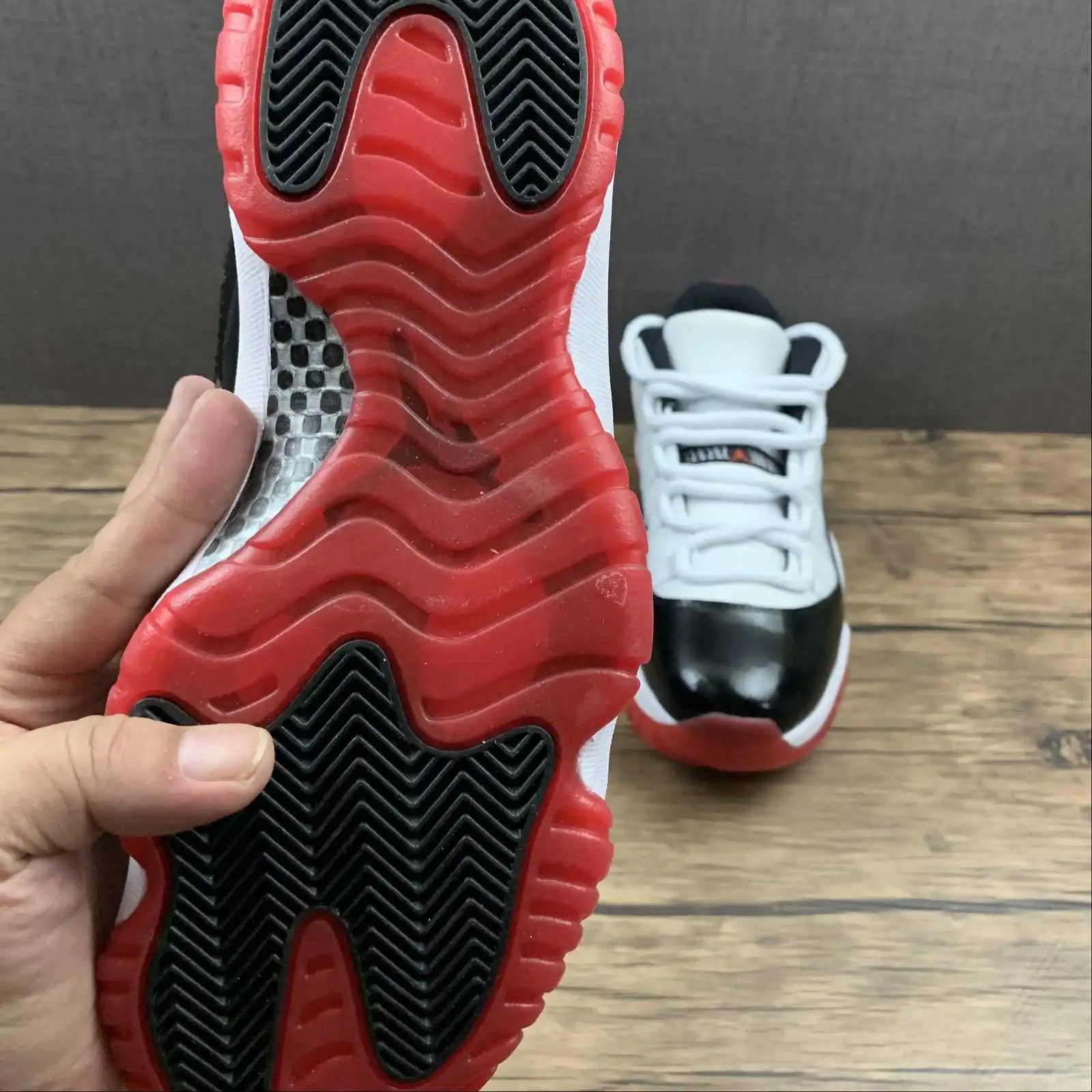 Air Jordan 11 AV2187-160 11