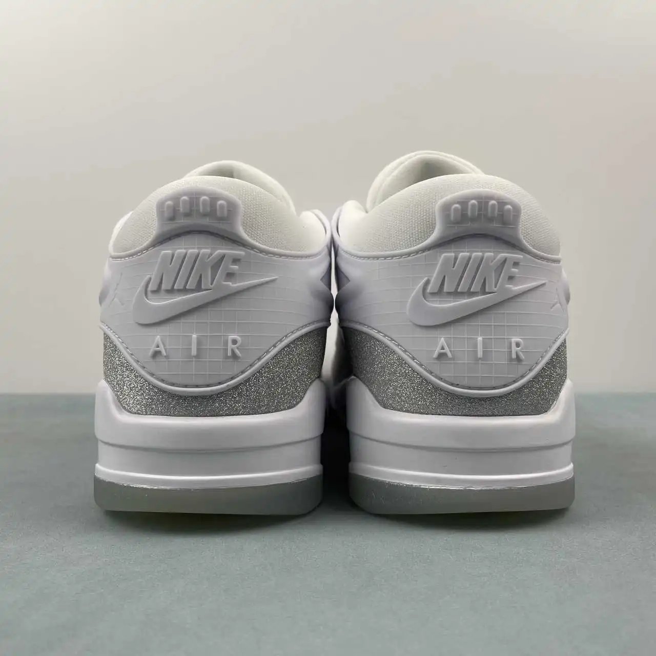 Air Jordan 4 HQ3441-111 thumbnail 3