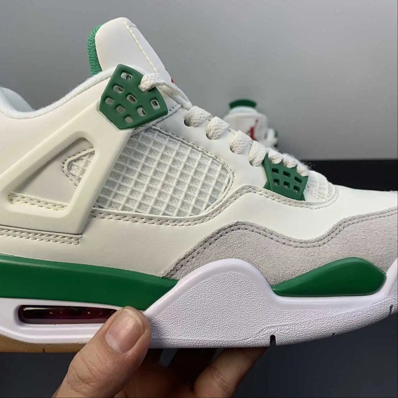 AJ4 × Nike SB DR5415-103 9