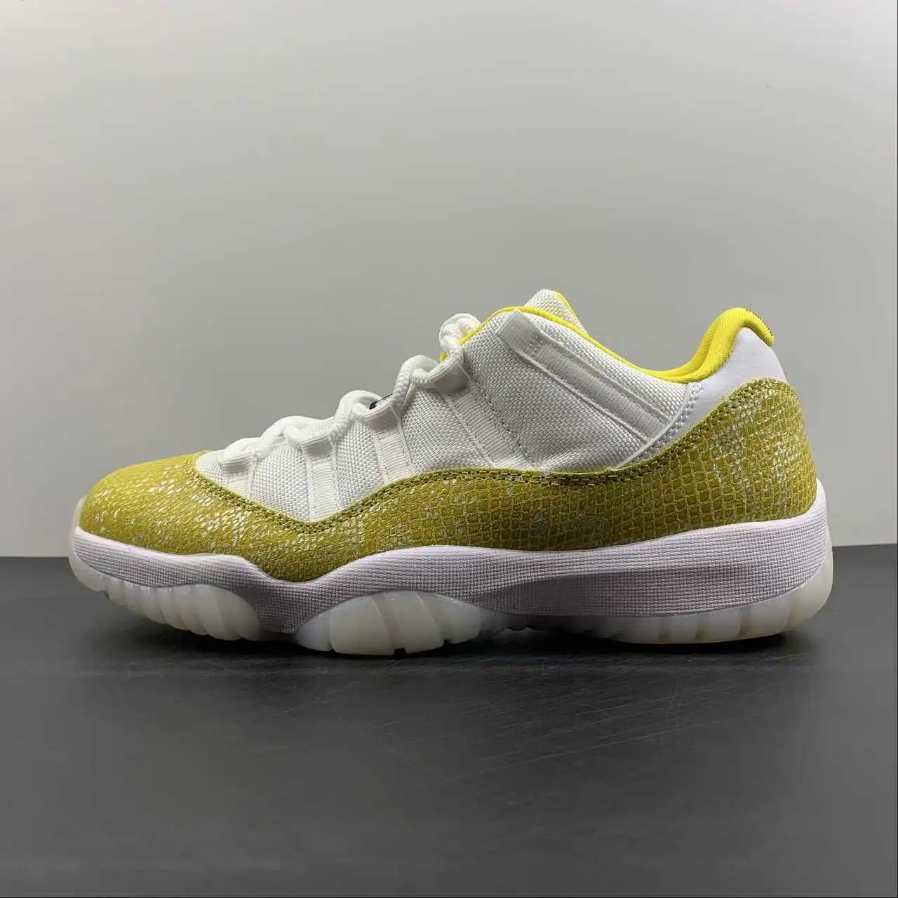 Air Jordan 11 AH7860-107 6