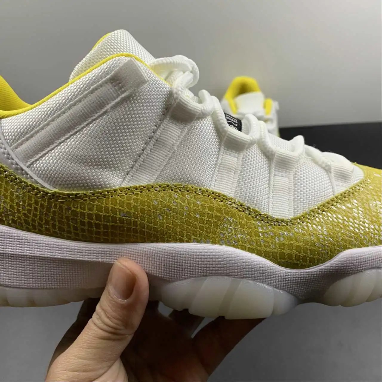Air Jordan 11 AH7860-107 8