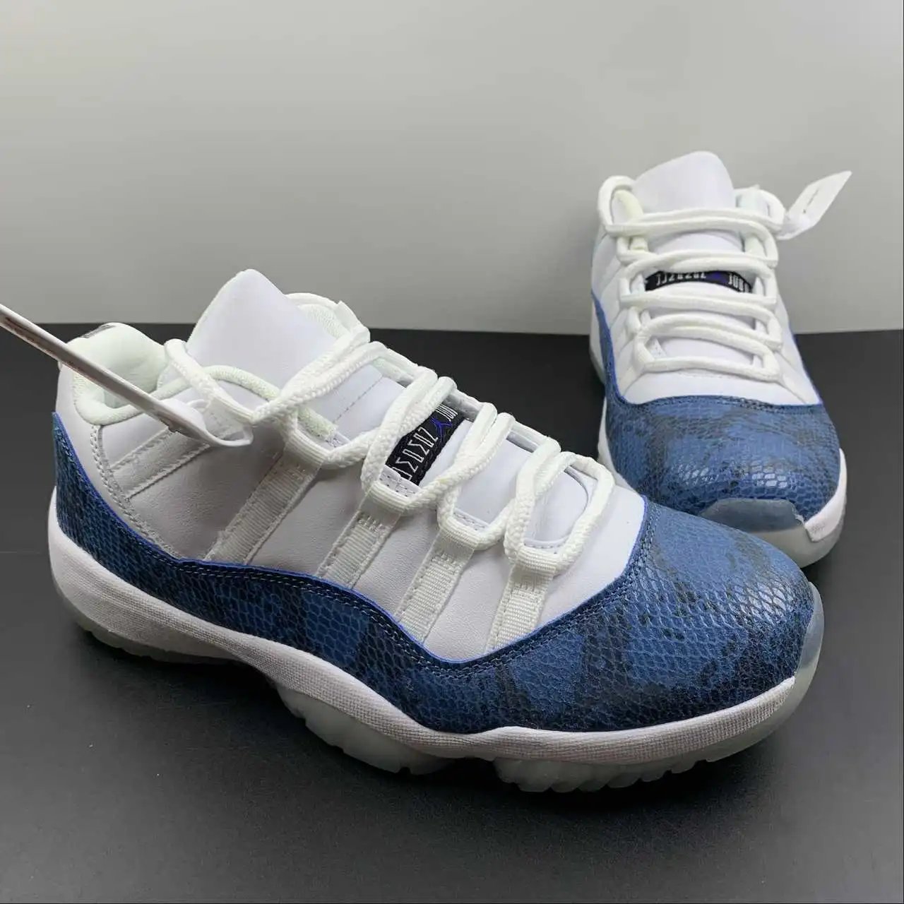 Air Jordan 11 CD6846-102 thumbnail 2