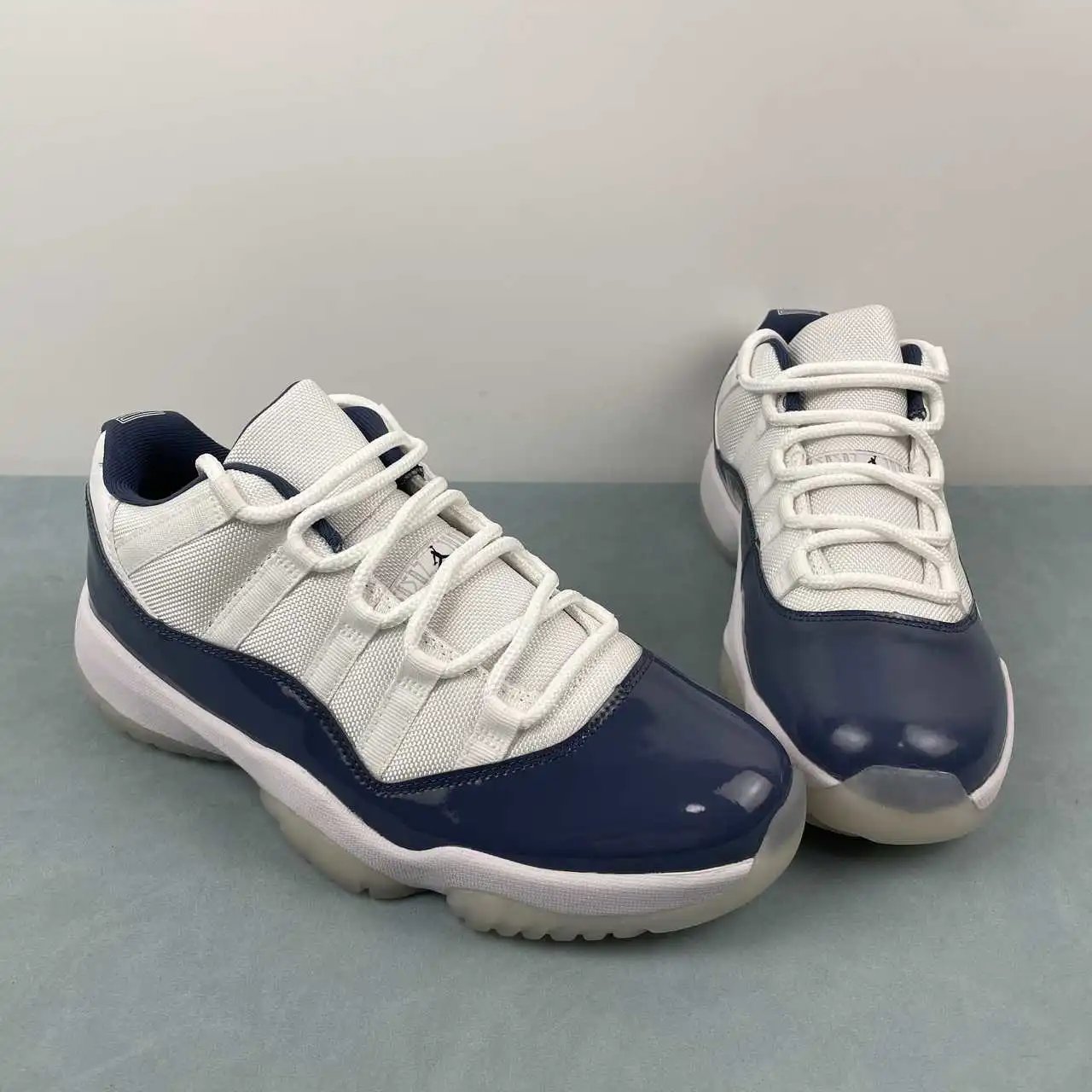 Air Jordan 11 FV5104-104 thumbnail 2