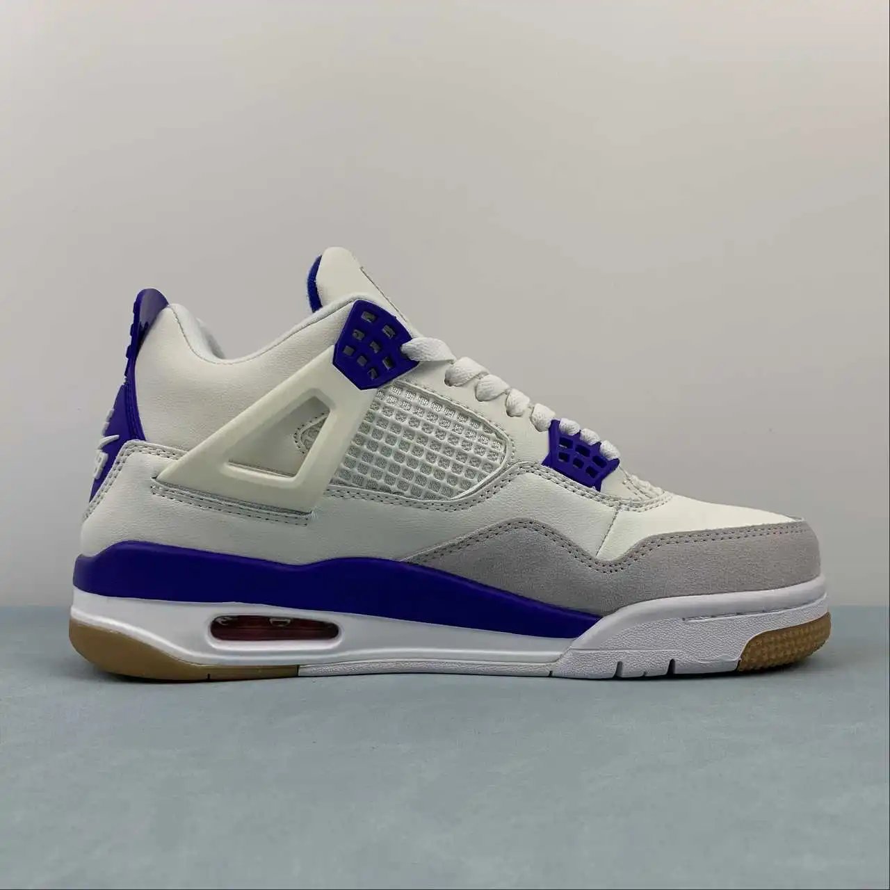 AJ4 × Nike SB DR5415-102 5