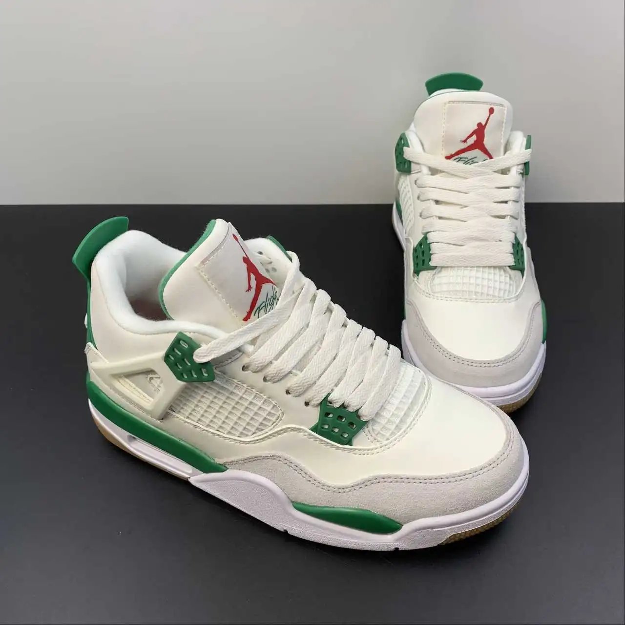 AJ4 × Nike SB DR5415-103 thumbnail 2