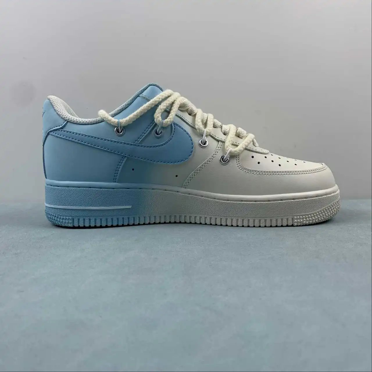 Nike Air Force 1 DX2340-002 thumbnail 4